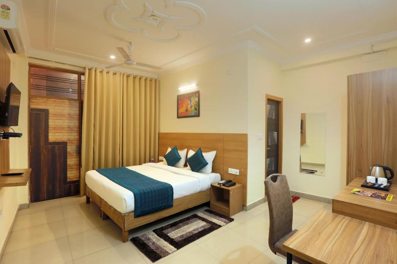 Hotel Luxe Manor Near Delhi Airport New Delhi Exterior photo